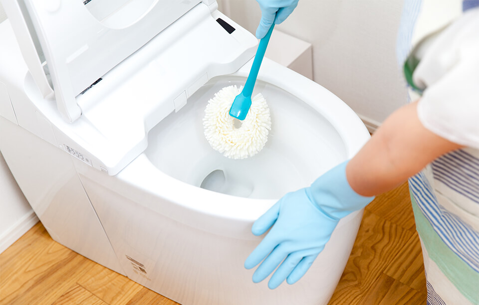トイレブラシの正しい使い方！　汚れやカビを抑える保管方法とは